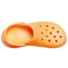 Classic Clog im Retro-Stil von Crocs mit dicker Sohle, orange, Sandalen mit kleinem Wal-Motiv