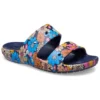 Classic Crocs Retro-Sandalen mit Blumenmuster «Blue Multi»