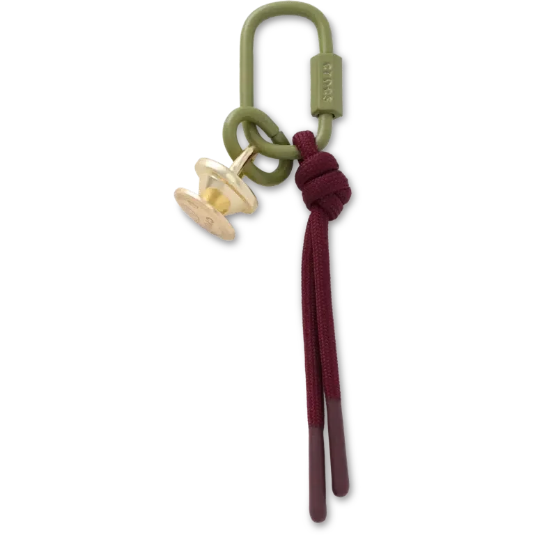 Gespickelte Jibbitz-Anstecker mit Karabiner Gespickelte Jibbitz-Anstecker mit Karabiner