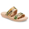 Klassische Crocs mit Krokodil-Camo-Print «Tan Green»