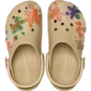 Klassischer Sommer-Clog mit Perlen Klassischer Sommer-Clog mit Perlen
