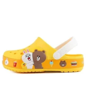 Kleine Crocs-Strand-Sandalen in Gelb