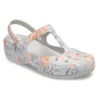 Sandalen mit weissen Blumen