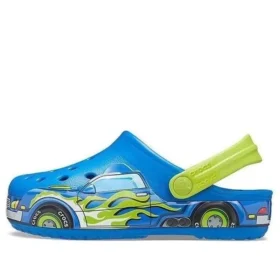 Sportliche blaue Sandalen mit flachem Absatz und lustigem Muster